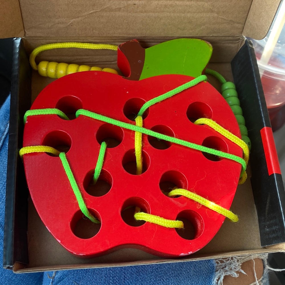Wooden Apple puzzle game for kids